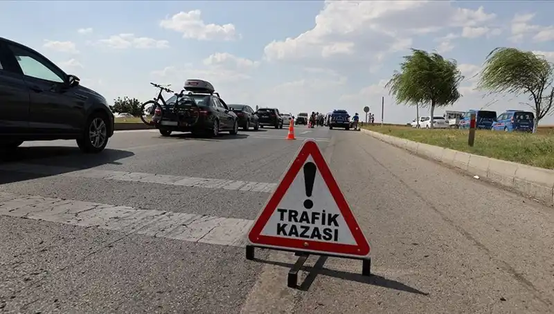Adana'da Korkunç Kaza: Kamyon ile Otomobil Çarpıştı, 1 Can Gitti