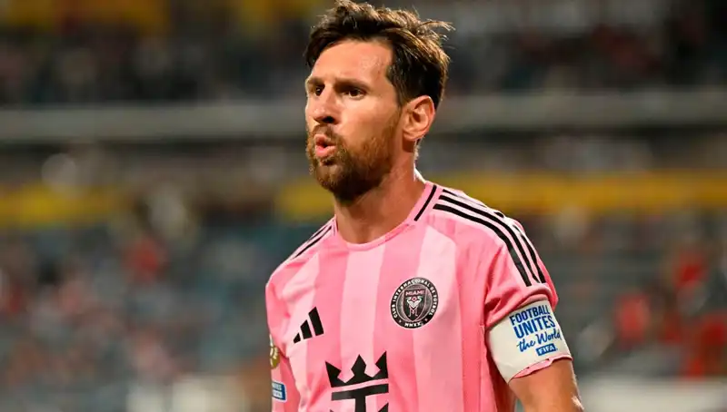 Messi'nin Debütünde Heyecan Dolu Anlar: Son Dakika Şutu Direkten Döndü
