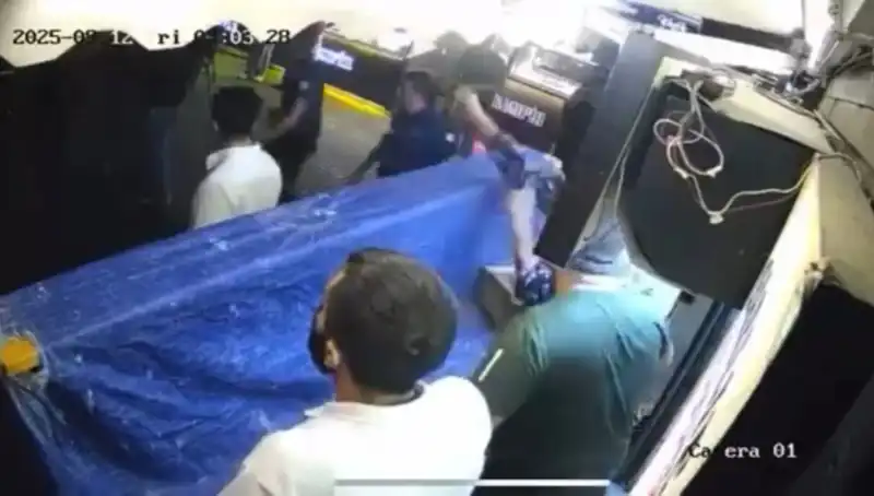 Ortaköy'de Gergin Anlar: Tekme Tokat Kavga Sokakları Sarmaladı
