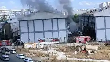 Başakşehir'de Sanayi Sitesinde Korkutan Yangın: Can ve Mal Kaybı Var mı?