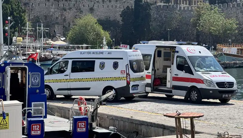 Antalya Sahillerinde Gizemli Bir Durum: Denizden Erkek Cesedi Çıkarıldı